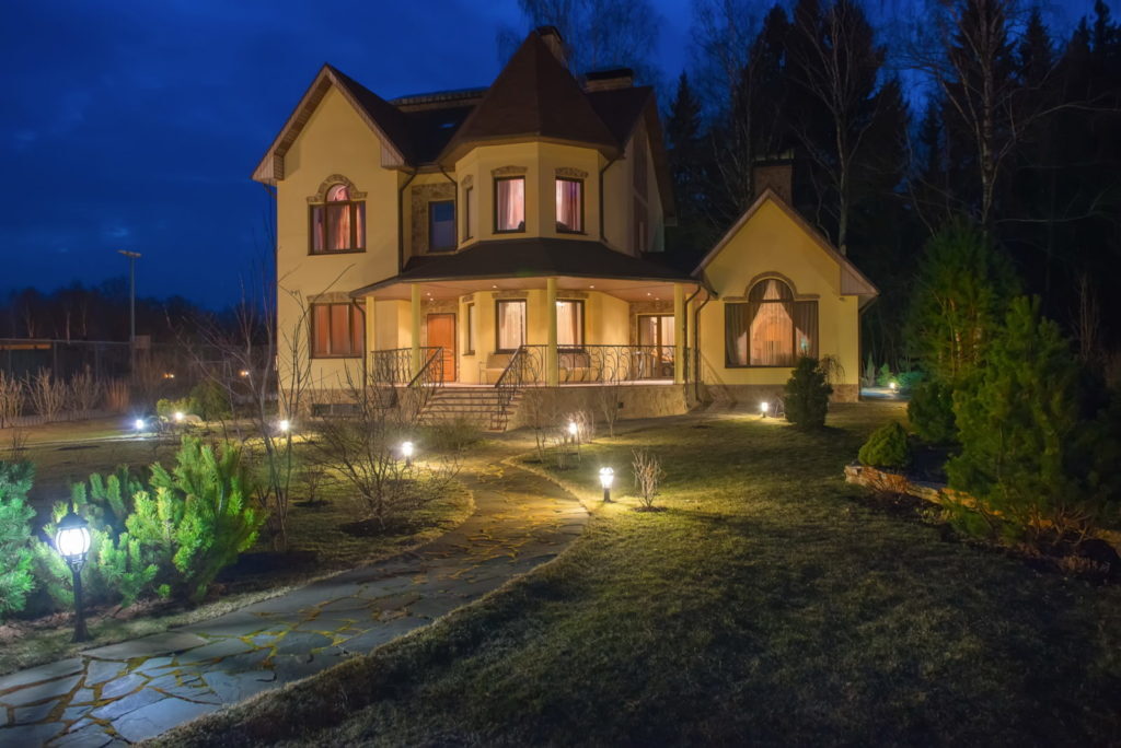 Using Landscape Lighting to Improve Curb Appeal sposato irrigation